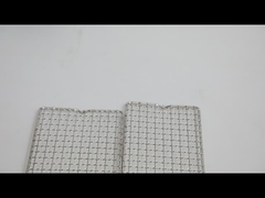 A grade de churrasco SS multifuncional cabe na maioria das churrasqueiras e assadeiras